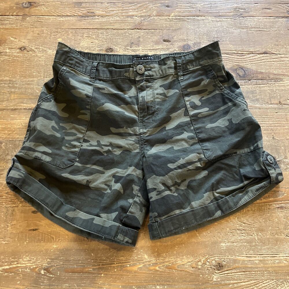Women's Shorts Size S Social Standard By Sanctuary Elastic Waist Pockets Camo